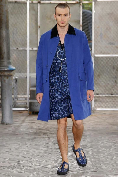 Look 27